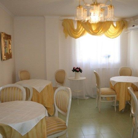 Hotel Nelisse Bucarest Restaurant photo