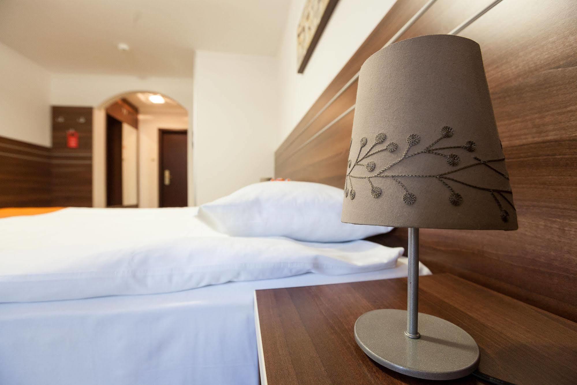 Hotel Nelisse Bucarest Extérieur photo